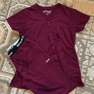 Grey’s Anatomy Scrubs Set Wine Small